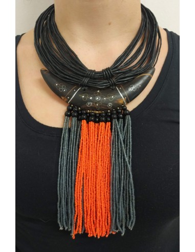 Collana multifili in pelle nera con perline arancioni e grigie