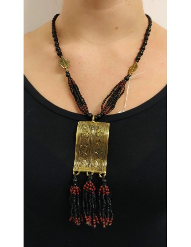 Collana con perline in onice nero, perline tipo corallo, con inserti in ottone inciso e legno d'ebano con disegni